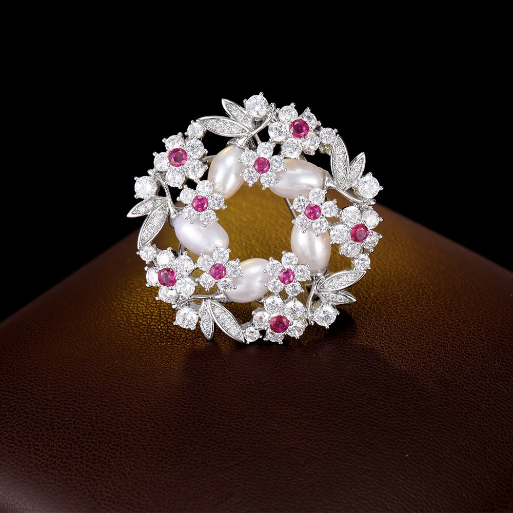 High-end red corundum garland brooch, exquisite and luxurious coat, elegant accessory