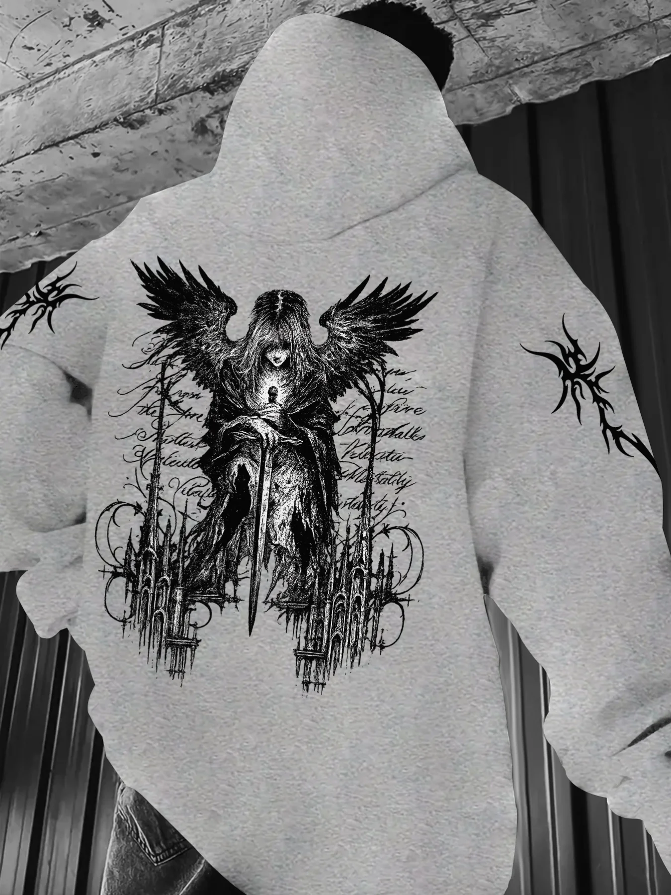 Men's European-style casual hooded sweatshirt—a trending autumn/winter street-fashion piece featuring graphic prints.