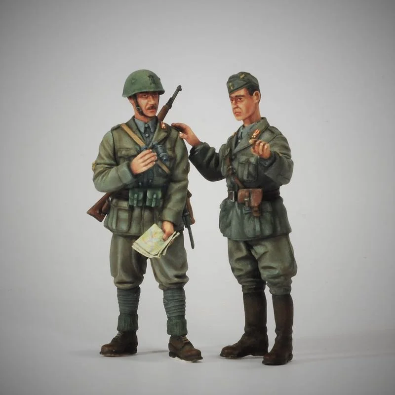 1/35 Scale Figure Resin Model Kit History Mini Italian Officers and Soldiers 2 People Unassembled Unpainted Micro Scene Layout