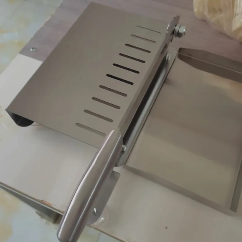 Commercial Frozen Meat Slicer Bone Cutting Tool Stainless Steel Minced Lamb Bone Meat Cutter Chicken Duck Fish Cutting Machine