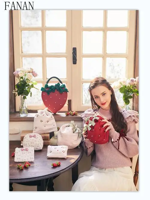 Fashion Fruit Strawberry Pearl Satin Bundle Bags for Women Sweet and Cute Japanese Style Ladies Shell Cosmetic Bag Fashion