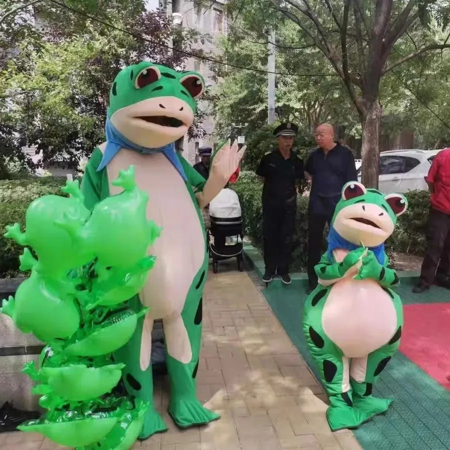 Customized internet celebrity frog doll clothing for children's summer adult inflatable doll cartoon walking toad doll frog cub