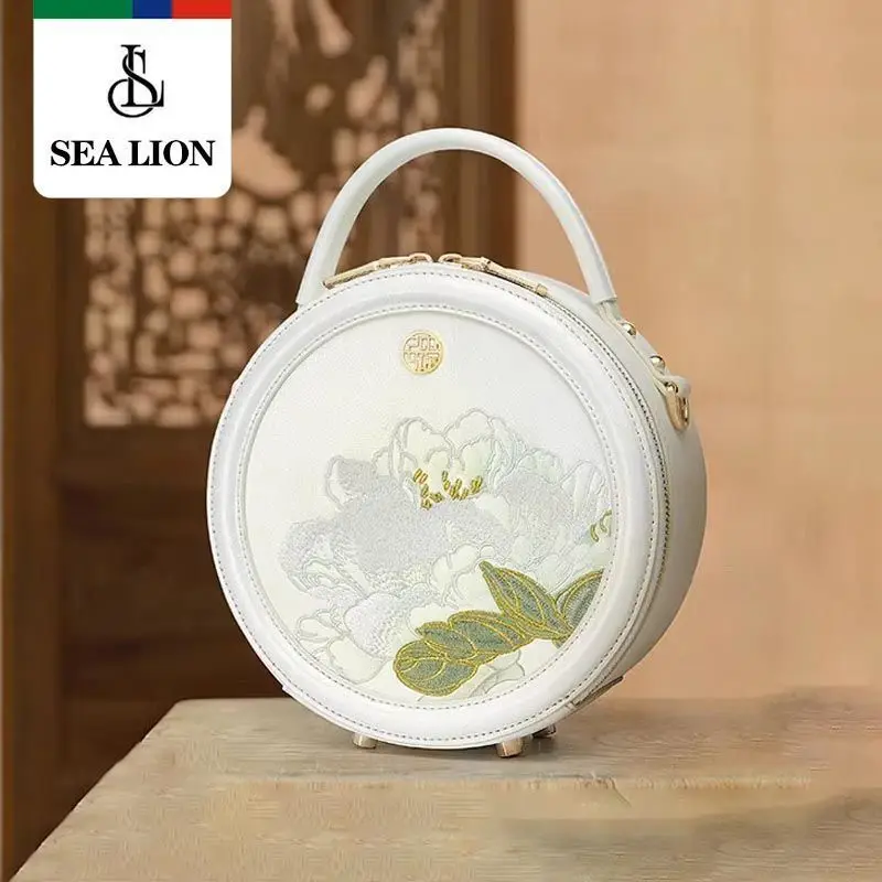 New white cheongsam embroidered with water reflecting hibiscus hand bill of lading shoulder slung new Chinese small round bag.