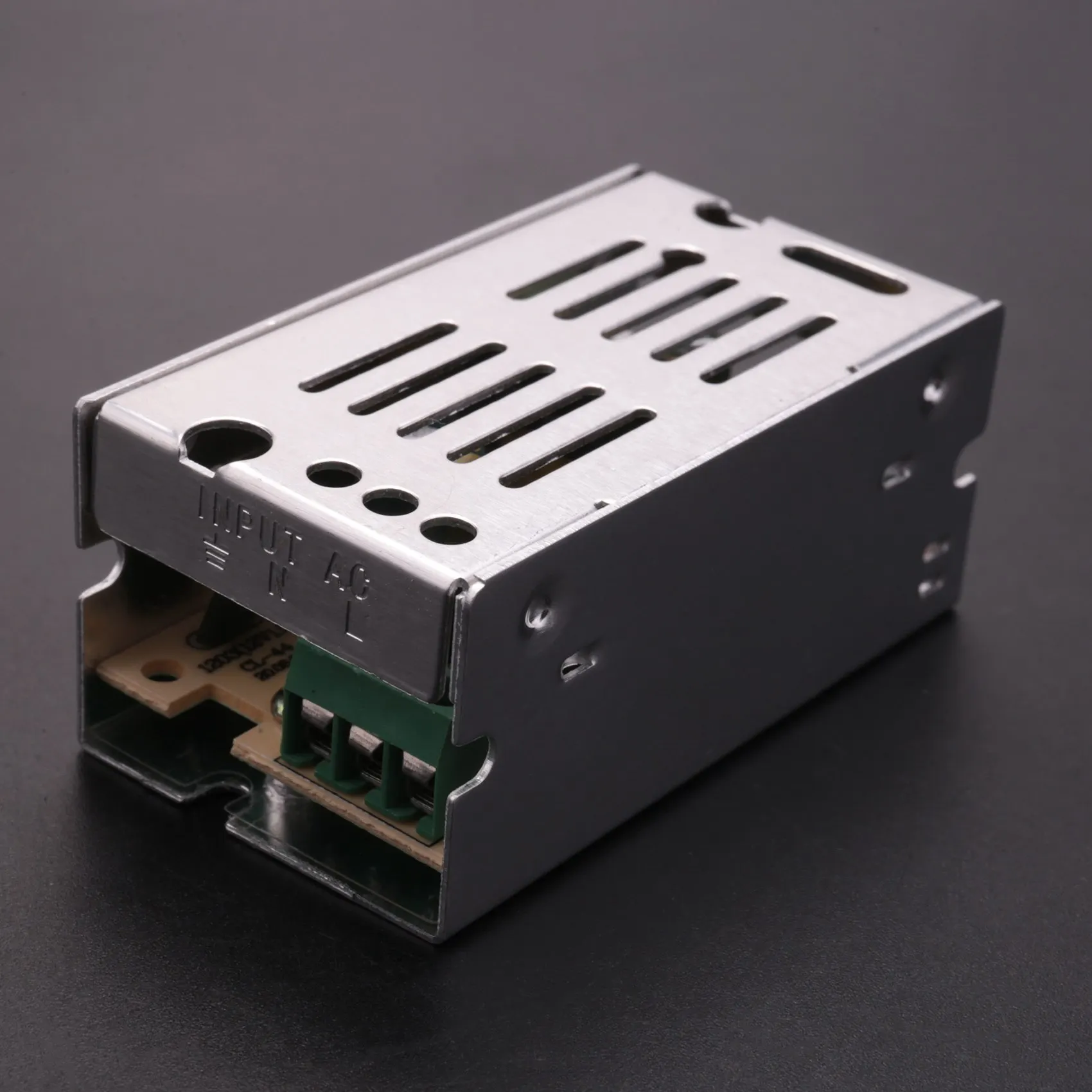 Nuovo alimentatore per trasformatore di tensione Tech AC 110/220V a DC 12V 1A Argento