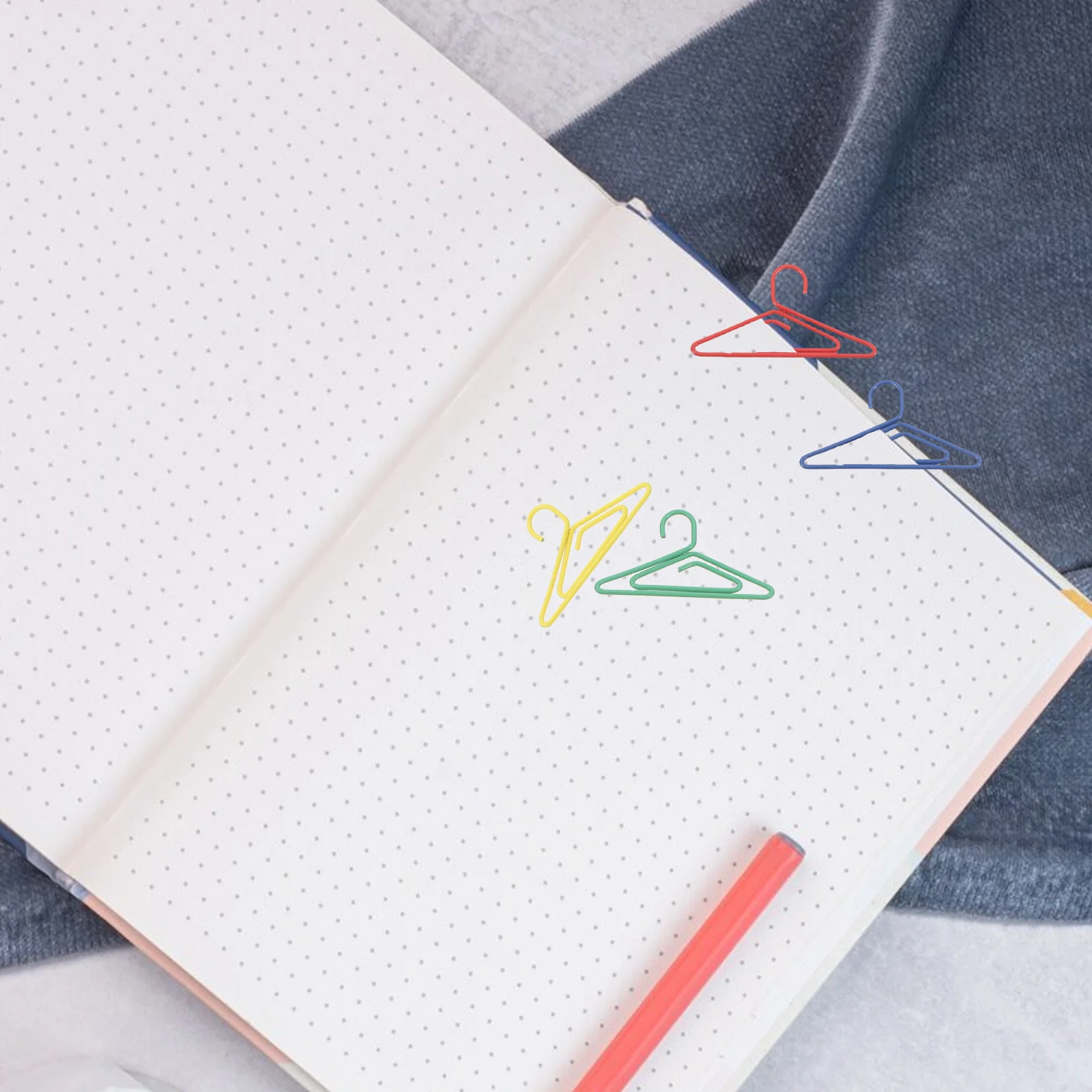 

50Pcs Creative Mini Clothes Hanger Paper Clips Colorful Metal Clips for Photos Notes Bookmarks Functional Paper Holder