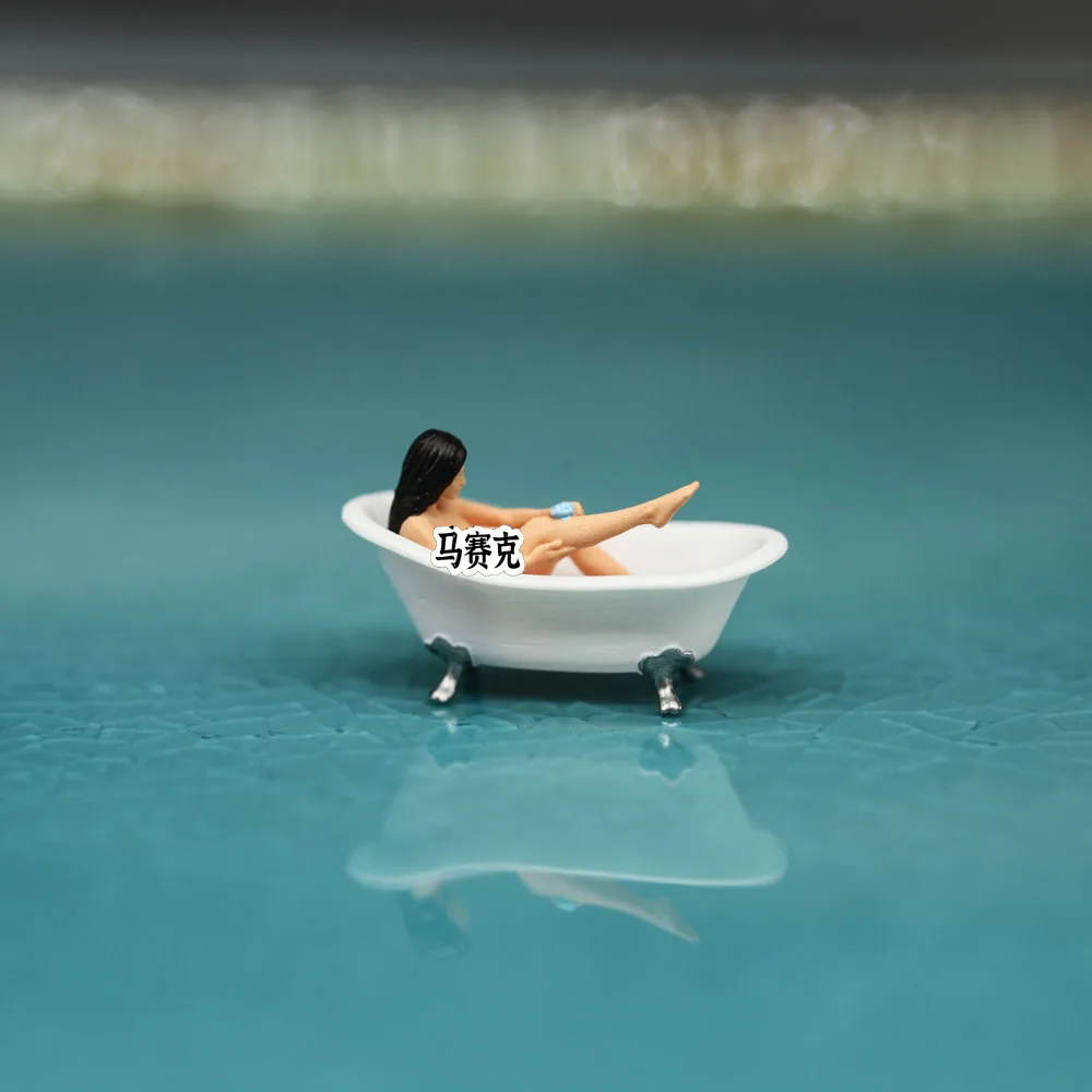 1/64 Scale DIY Model Figurine of Beautiful Woman Taking A Bath in A Bathtub