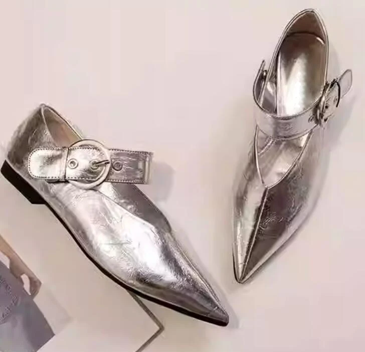 Silber Gold Leder Seite Metalls chnalle spitzen Zehen Slipper V-Schnitt dicke Gürtels chnalle Wohnungen Schuhe Frau bequeme Schuhe