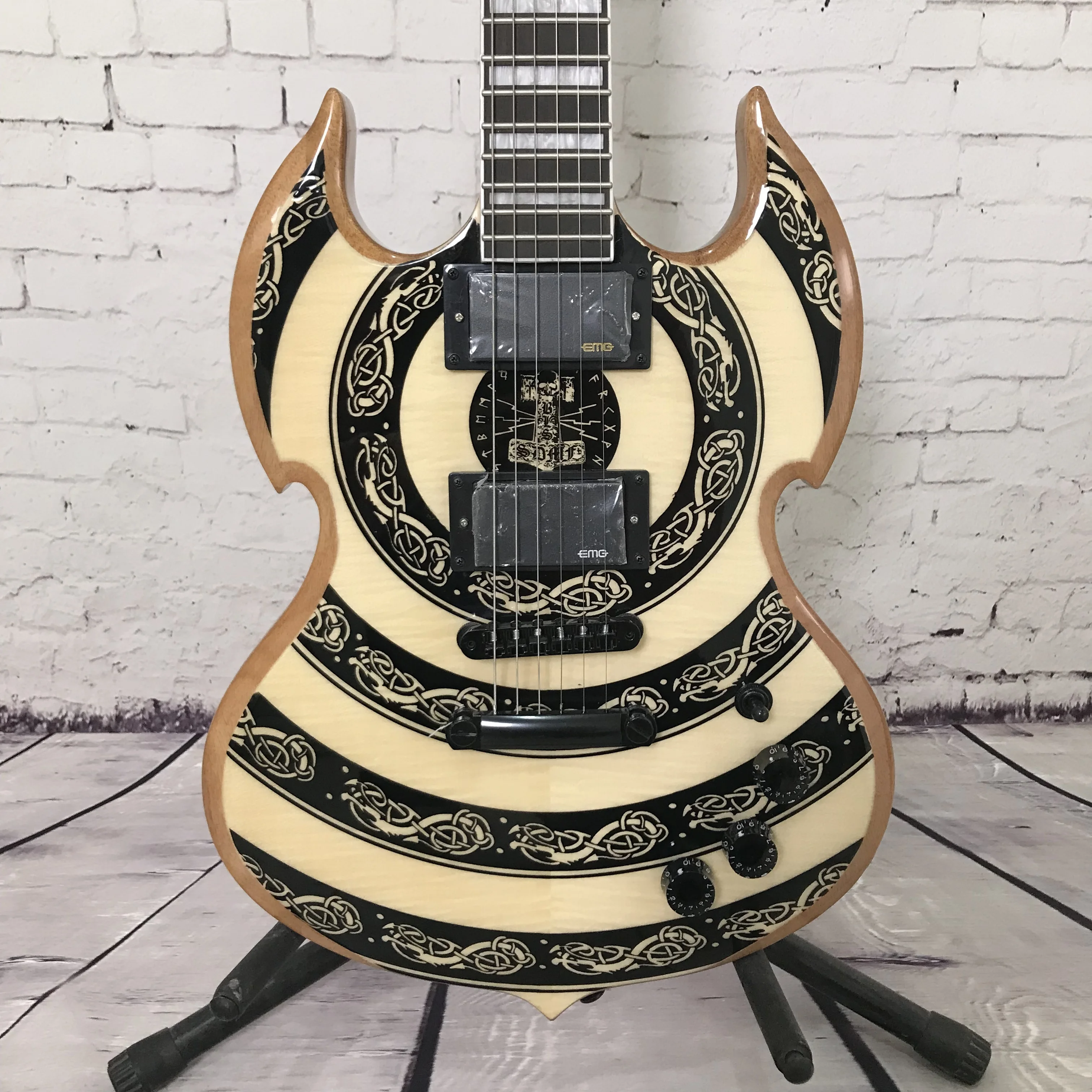 Celtic Pattern Graphic Electric Guitar Mahogany Body Rosewood Fretboard Double Humbucker Fixed Bridge Heavy Metal Band
