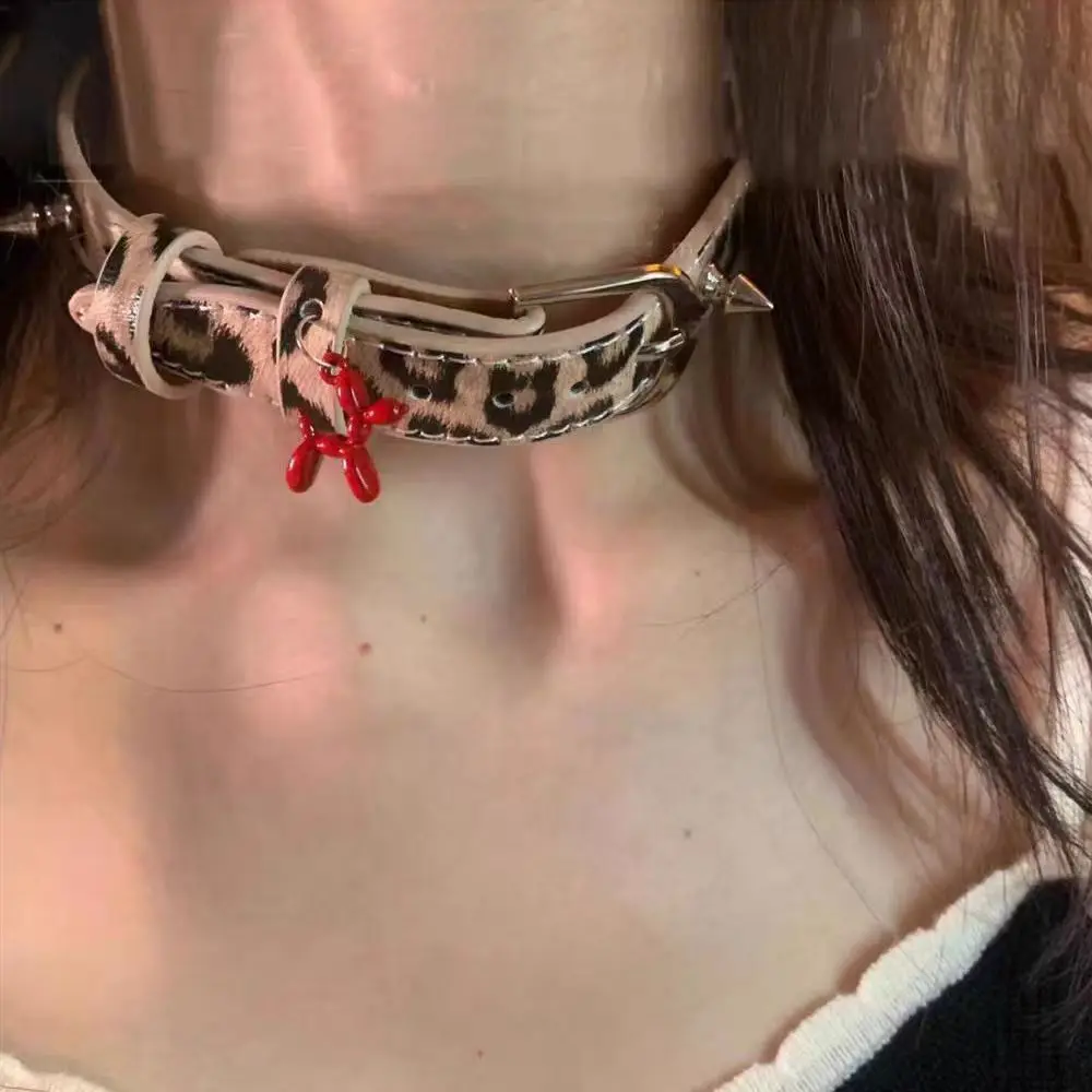 Punk Sweet & Edgy Millennial Style Spicy Girl Suburban  Design  Aesthetic Elegance Leopard  Print Puppy Leather Alloy Necklace