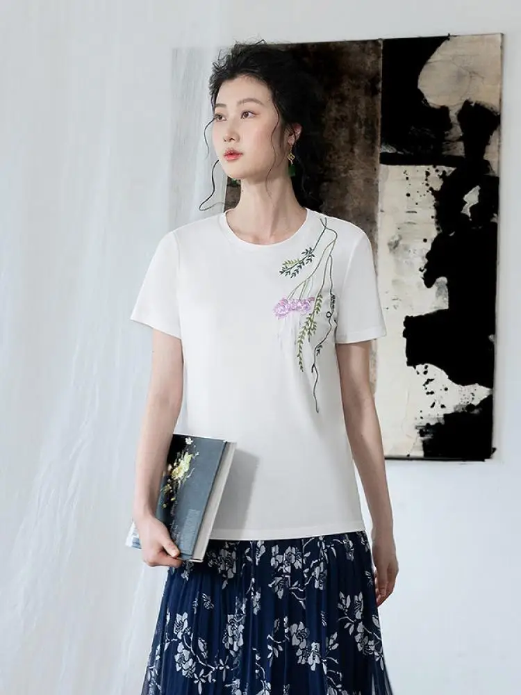 

New Summer 2025 Women's round Neck Embroidered Cotton Blend T-Shirt Casual Style Straight Cut Short Sleeve Regular Length