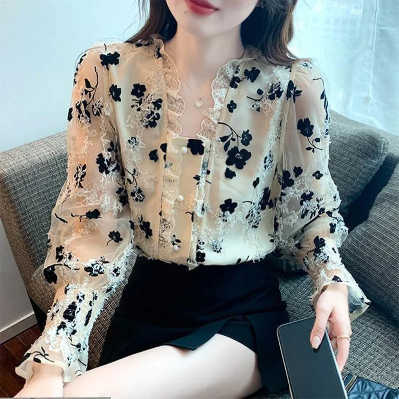 Spring Autumn V-neck Lace Patchwork Printing Shirt Ladies Casual Fashion Vintage Blouse Women Elegant All-match Long Sleeve Tops