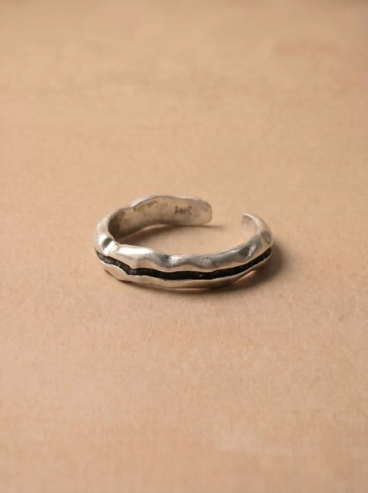 

Ree Counter Encounter Fault Line Weathered Texture 925 Silver Open Ring Fashionable Minimalist Alloy round Ring without Custo...