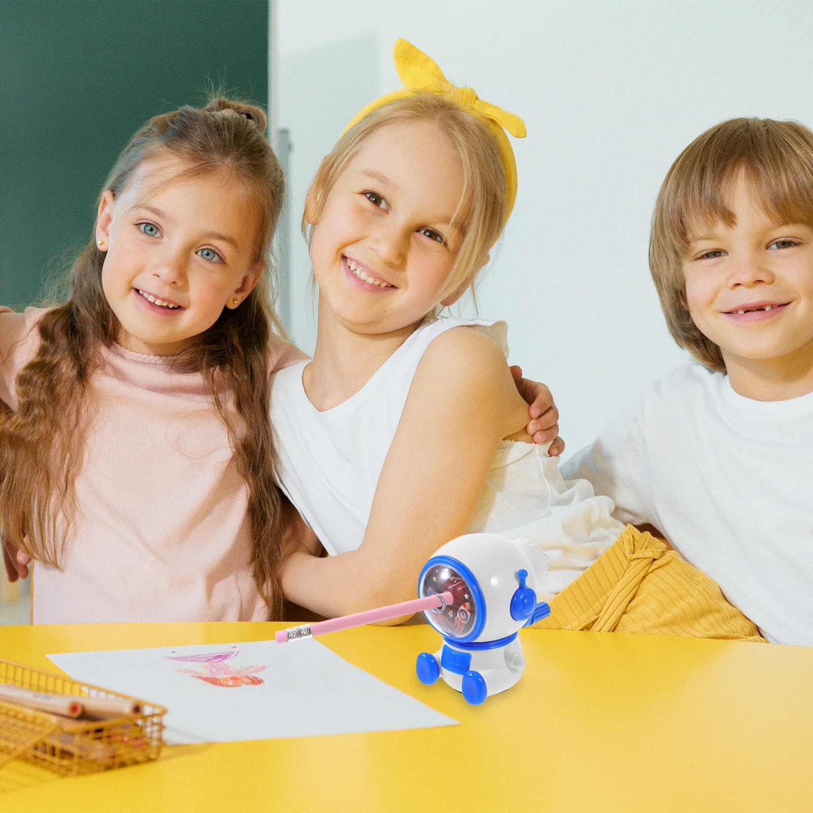 

Pencil Sharpener Cartoon Portable Handheld Manual Sharpener Stable Plastic Metal Material for Students School Office Pencil