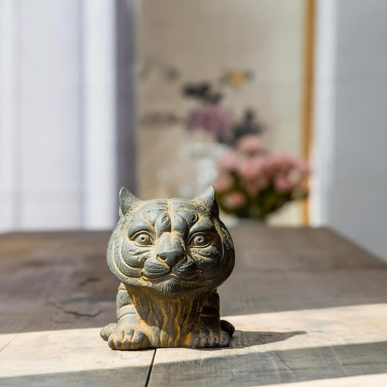Animal Figurine Handcrafted Resin Tiger Statue with Iron Powder Sculptural for Astrological Decor Enthusiasts, Console Table
