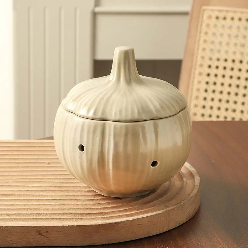New hollow garlic household kitchen storage jar moisture-proof and mildew-proof garlic storage jar ceramic sealed