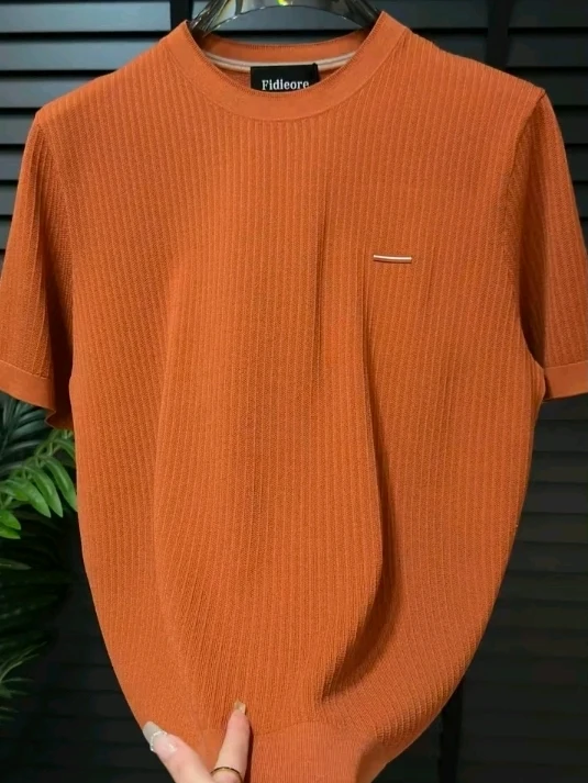 

Новая мужская трикотажная футболка с круглым вырезом и коротким рукавом для весны и лета: модная, универсальная, высококачественная, деловая, повседневная, комфортная, хорошо сидящая.