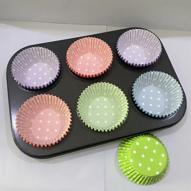 100Pcs/200Pcs Polka Dot Cake Paper Cups, Oil-Proof Baking Cups, Family Gathering Themed Dessert Paper Cups for Birthday Parties, Perfect for Cakes, Desserts, and Party Decorations view 4