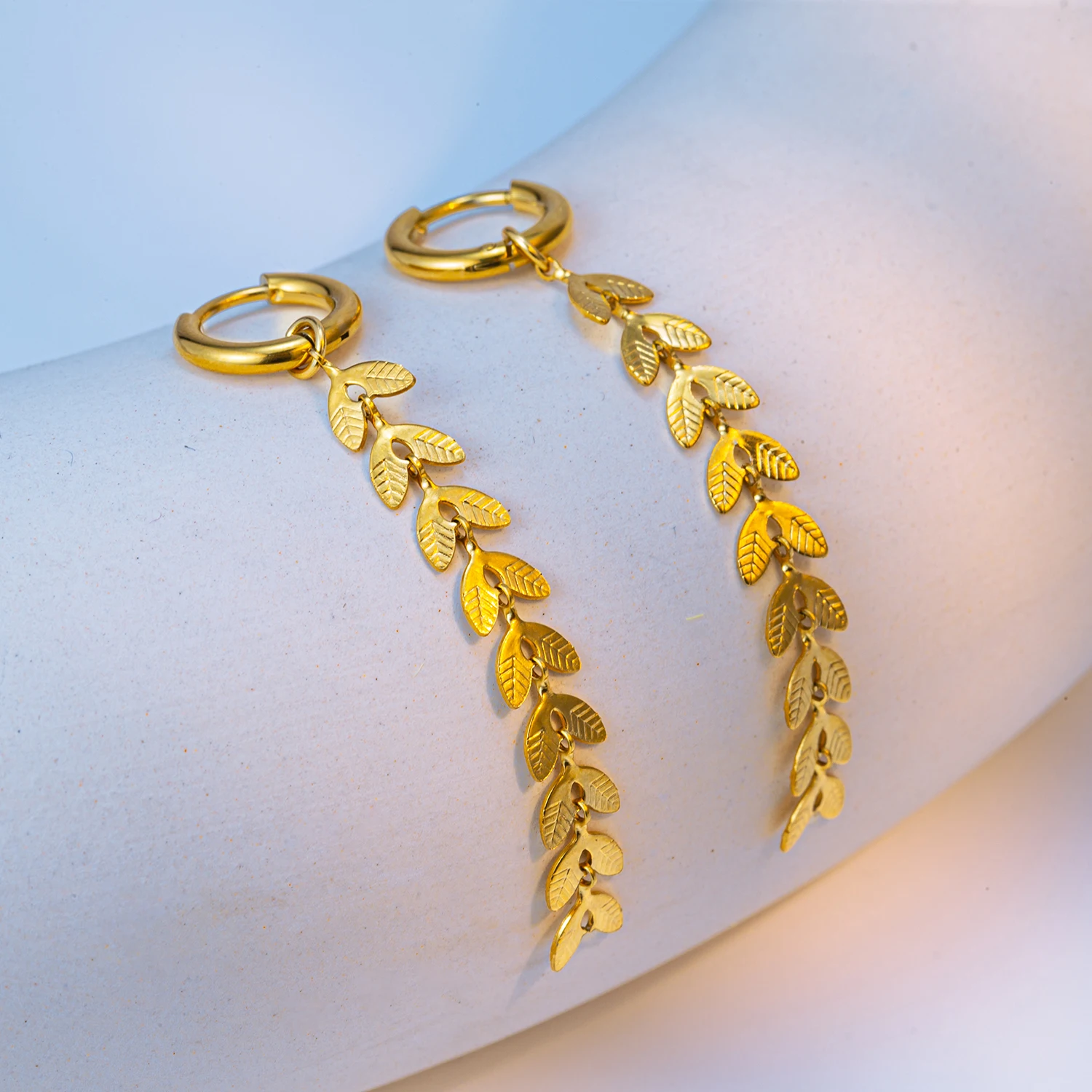 여성을 위한 패션 심플 피쉬테일 모양 롱 귀걸이, 스테인리스 스틸 18k 금 도금 저자극성 주얼리 선물