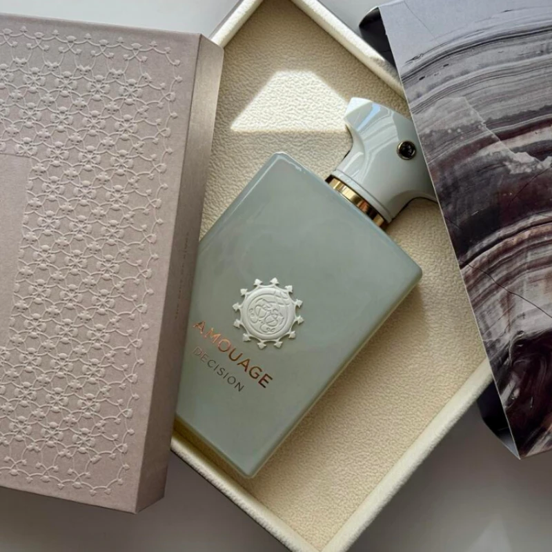 

Мужской древесно-цветочный парфюм: стойкий, пикантный, элегантный аромат для романтических вечеров и повседневного использования, придающий уверенность и шарм.