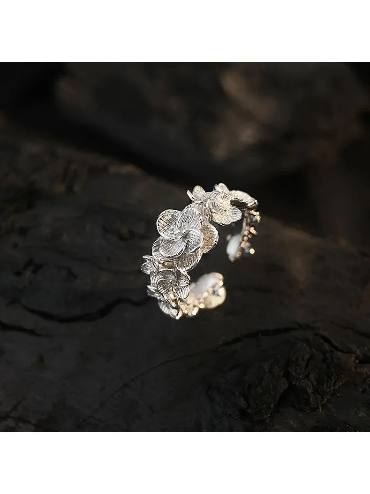 S925 zilveren bloemenclusterring vrouwelijke donkere wind driedimensionale bloemopeningsring veelzijdig en geavanceerd gevoel