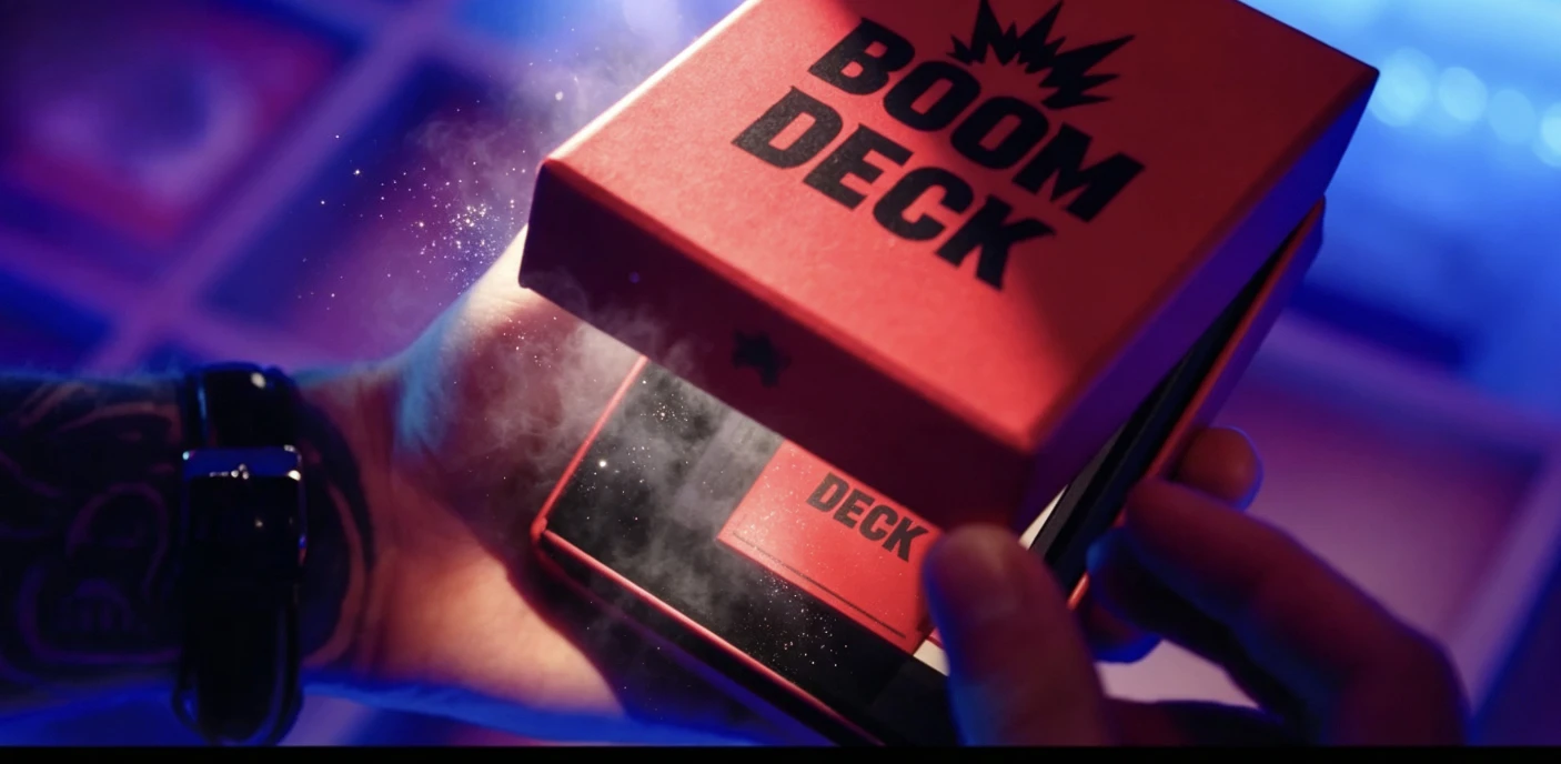 prediction-gimmick-boom-deck-magic-tricks-signed-playing-card-appearing-from-poker-deck-close-up-street-mentalism-magie-illusion
