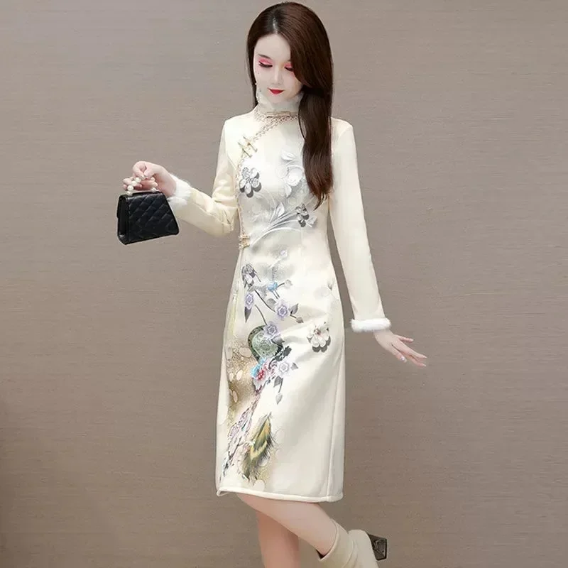 Mother Winter Clothes Velvet Thickened National Wind Improved Version Cheongsam 2024 New Stand-up Collar Fashion Print Dress Lad