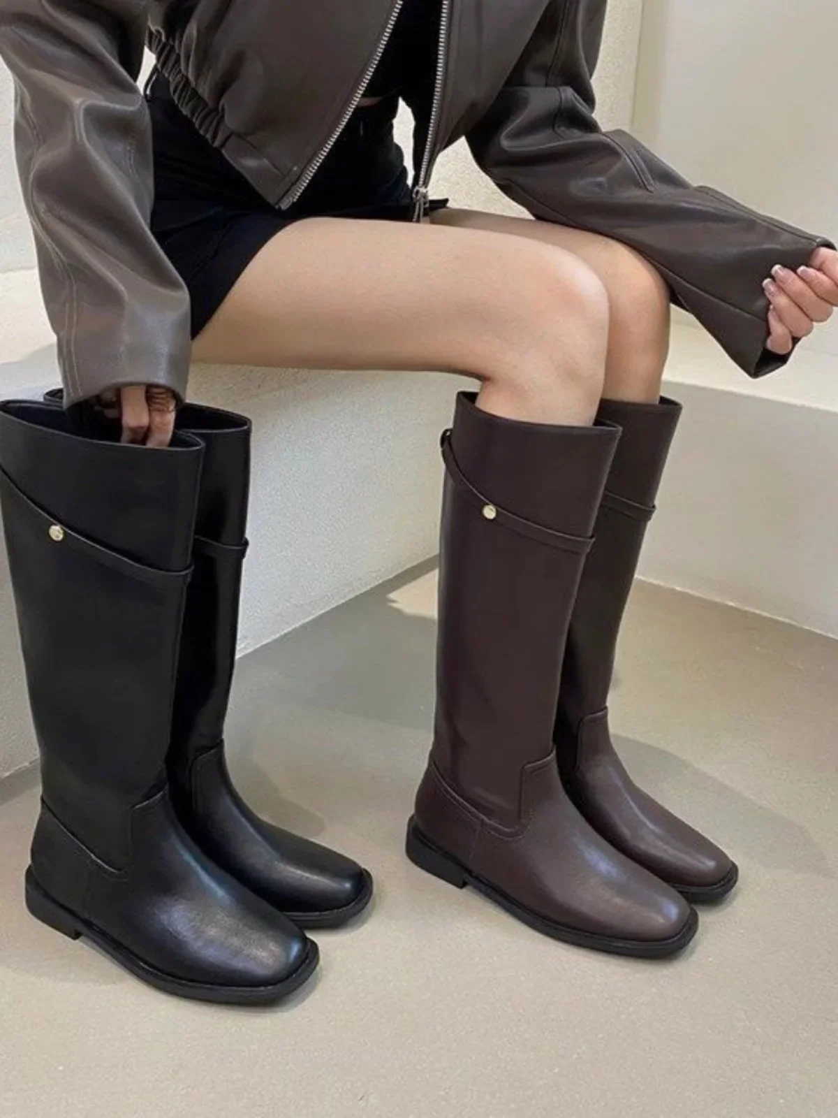 2024 Neue Ritterstiefel mit quadratischem Kopf und klobigem Absatz für Damen, koreanische SLE-Retro-All-Match-Stiefel unterhalb des Knies, schlankmachende Mode...