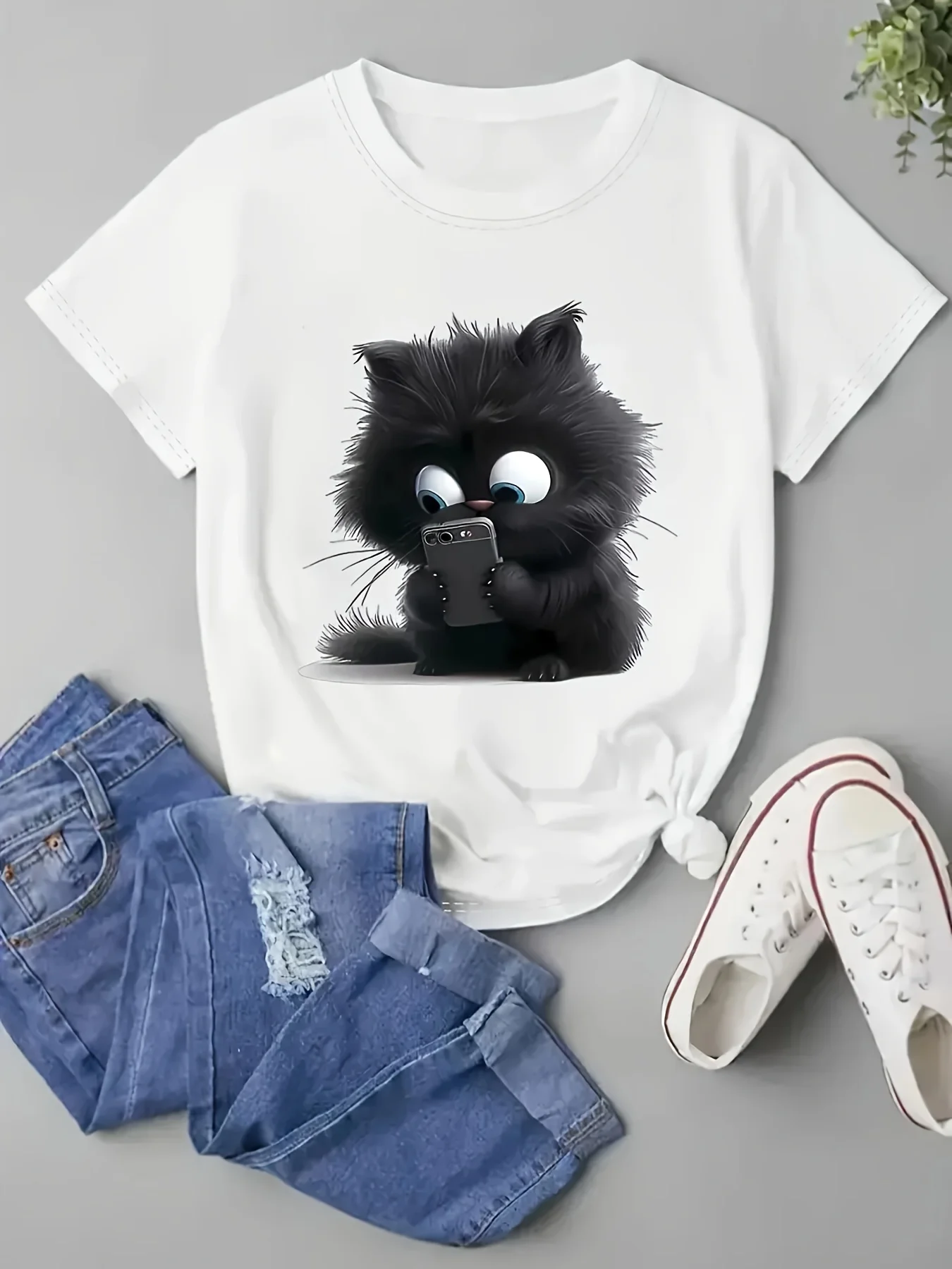 Ladies' Creative Cat Casual T-shirt Round Neck Casual Top Summer Cool T-shirt Machine Washable Family and Friends Gift