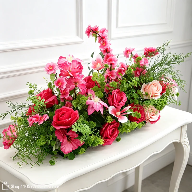 Knallrosa künstliche Rosenblumenreihe, Hochzeits-Blumenarrangement, Bühnenhintergrund, Tischdekoration, Blumen für Party- und Eventdekoration. – Detail 4