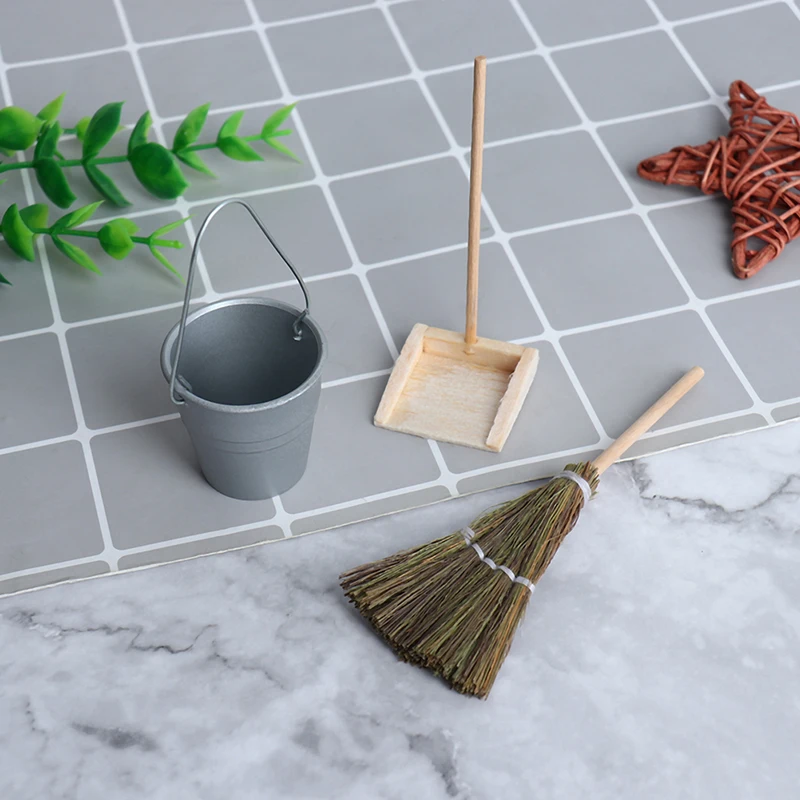 Juego de escoba en miniatura para casa de muñecas, juego de cubo y fregona, Kits de herramientas de limpieza, juguetes clásicos, muebles de juego de simulación, 1:12