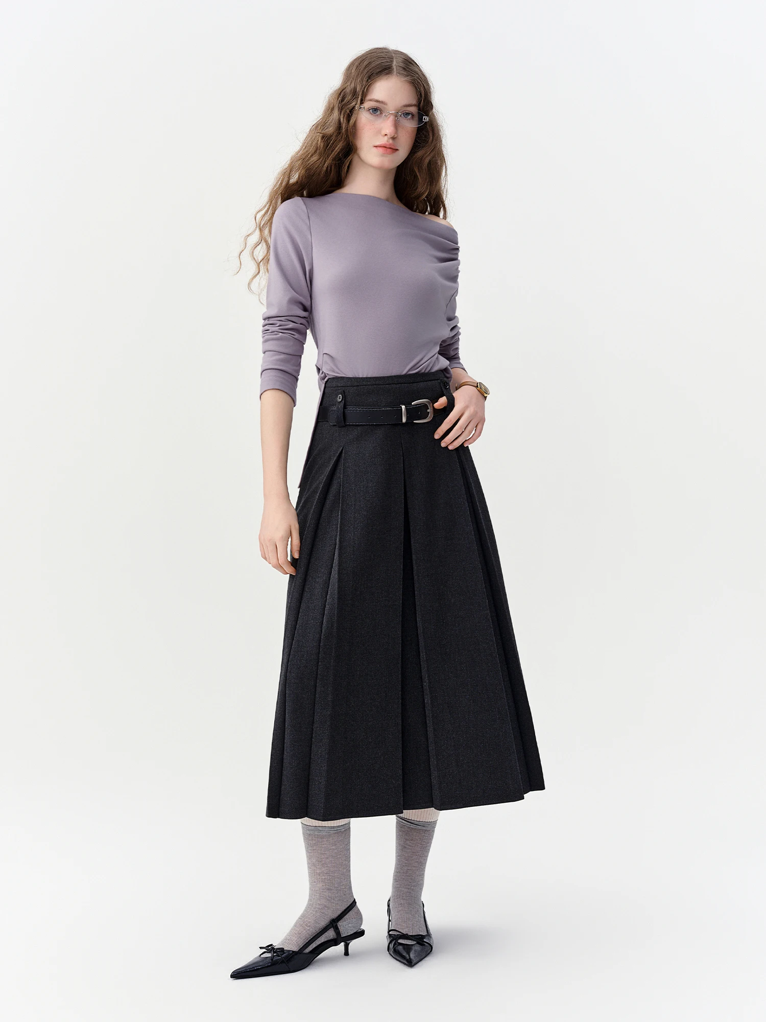 DUSHU Damen Off-Shoulder Drapierter Wasserfallausschnitt Langarm T-Shirt, Minimalistisches, Gerafftes, Schlankes, Elegantes Casual-Mode-Oberteil – Detail 16
