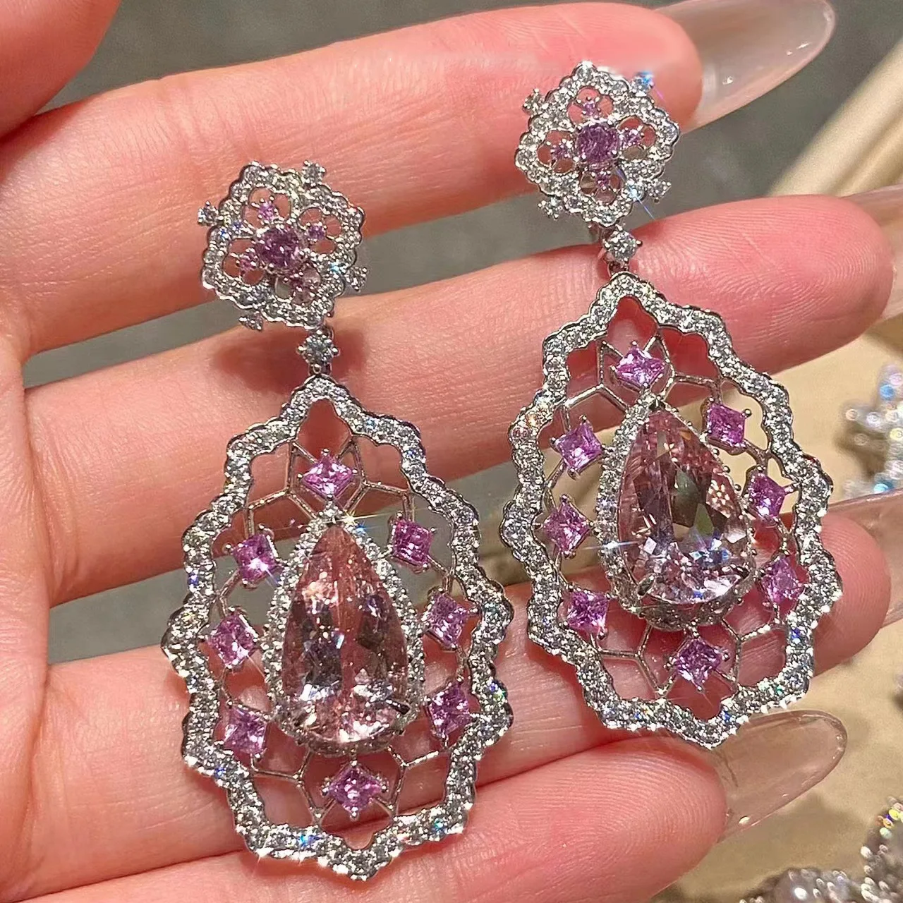 

Изысканные и великолепные серьги с розовыми бриллиантами и каплями воды для женщин, эффектные серьги с кружевом и бриллиантами в дворцовом стиле, свадебные украшения