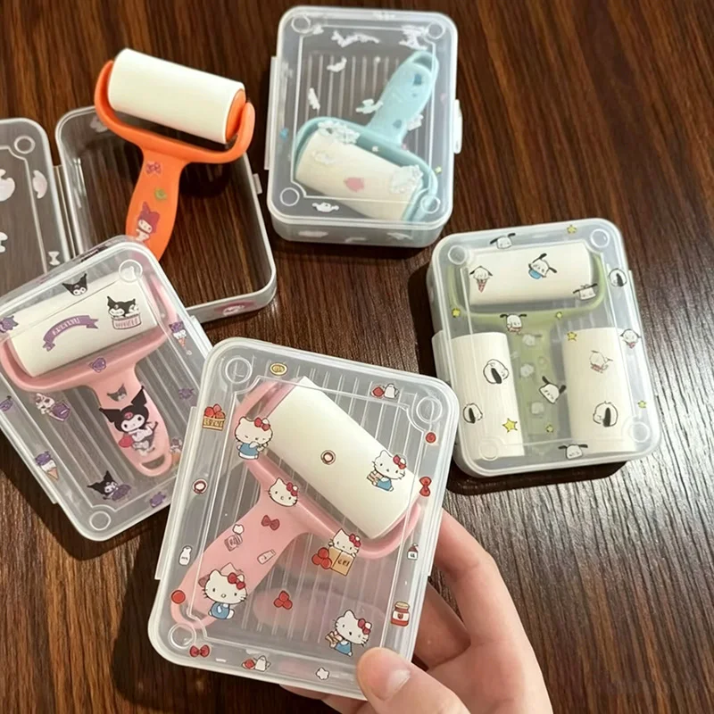Rodillo quitapelusas mini Hello Kitty, removedor de pelo adhesivo portátil, limpiador de polvo ligero de mano, accesorio de bolsillo para viajes, para uso diario.