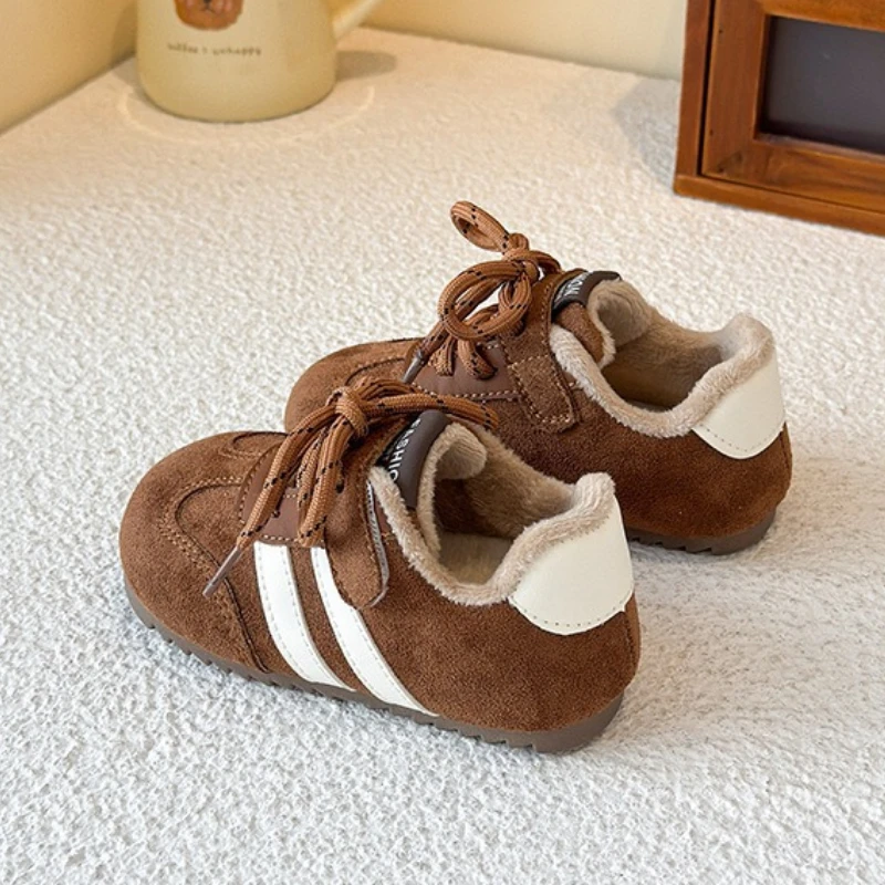 أحذية رياضية للأطفال 2025 خريف شتاء دافئ قطيفة ريترو موضة في الهواء الطلق حذاء كاجوال فتاة بنين طفل أحذية رياضية مريحة