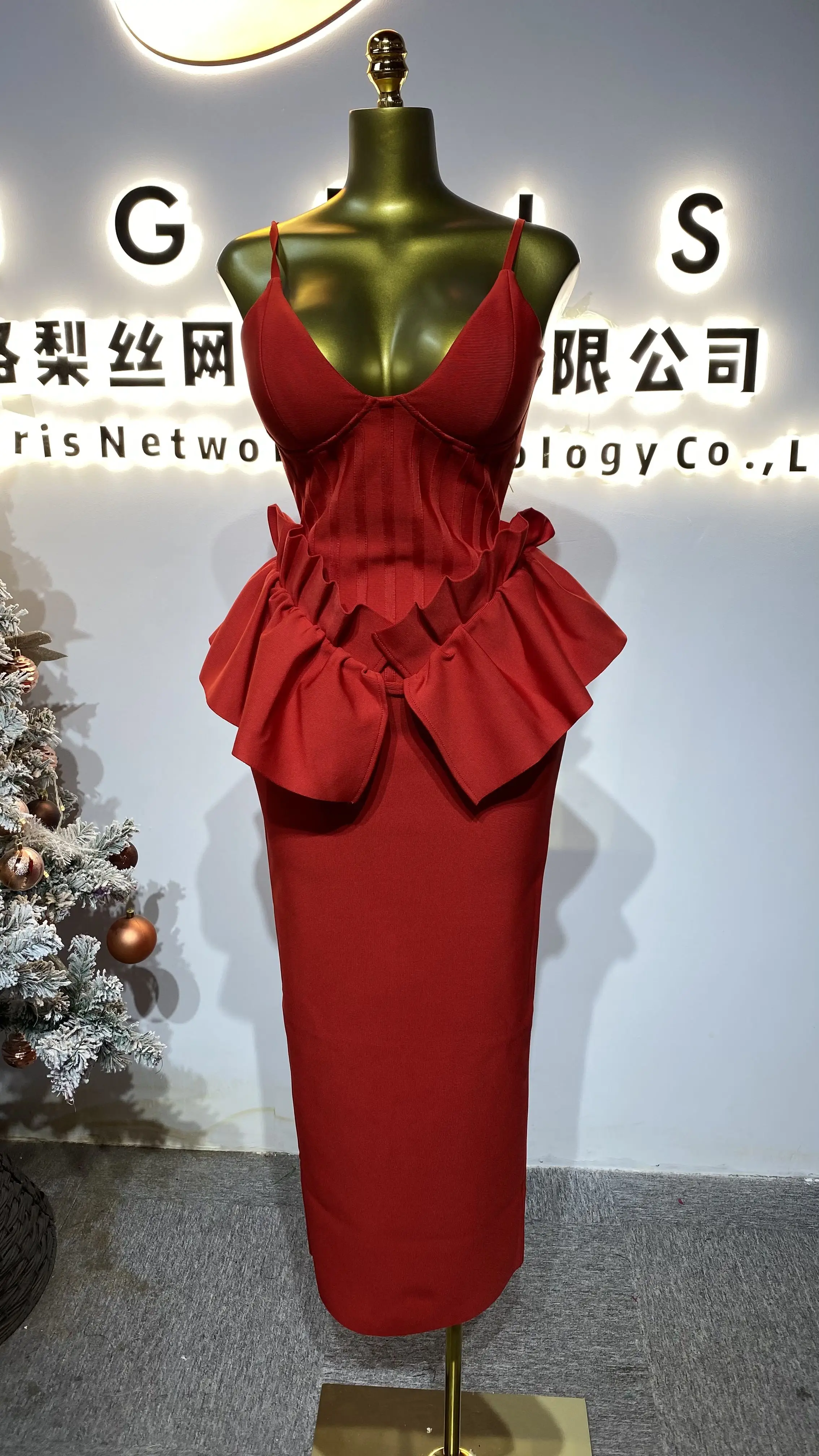 

Italian newspaper V-neck ruffled bandage less women red sleeveless backless bodysuit-GZXX251