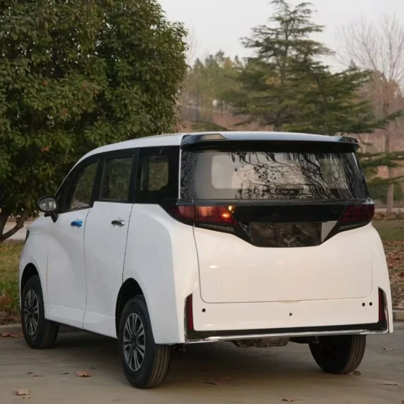 2026 High Quality Hot Sale 500km Long Range 6-Seats Car No Driving License with Spacious Trunk Family Traveling