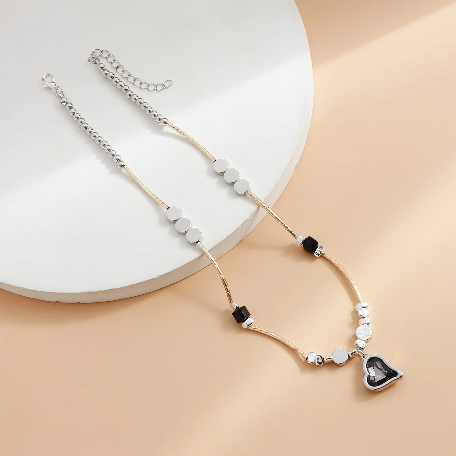 Black diamond shaped heart-shaped pendant necklace, women's gold and silver, sweet and cool style collarbone chain