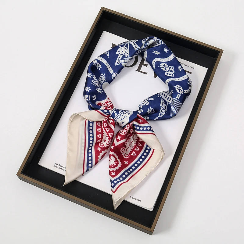 女性用の薄いシルクの正方形のスカーフ,馬のプリント,柔らかいサテンのネッカチーフ,リボンバッグ,ヘアバンド,豪華なデザイン