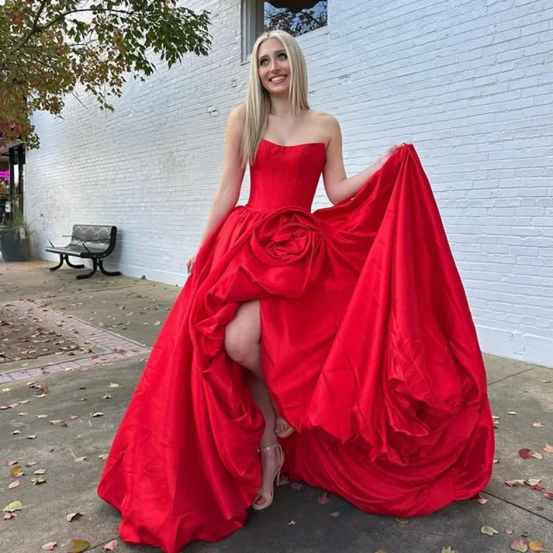 

Красное вечернее платье с рюшами, роскошные аппликации из бисера, блестящие многослойные разрезы, большая цветочная наклейка, платье по индивидуальному заказу