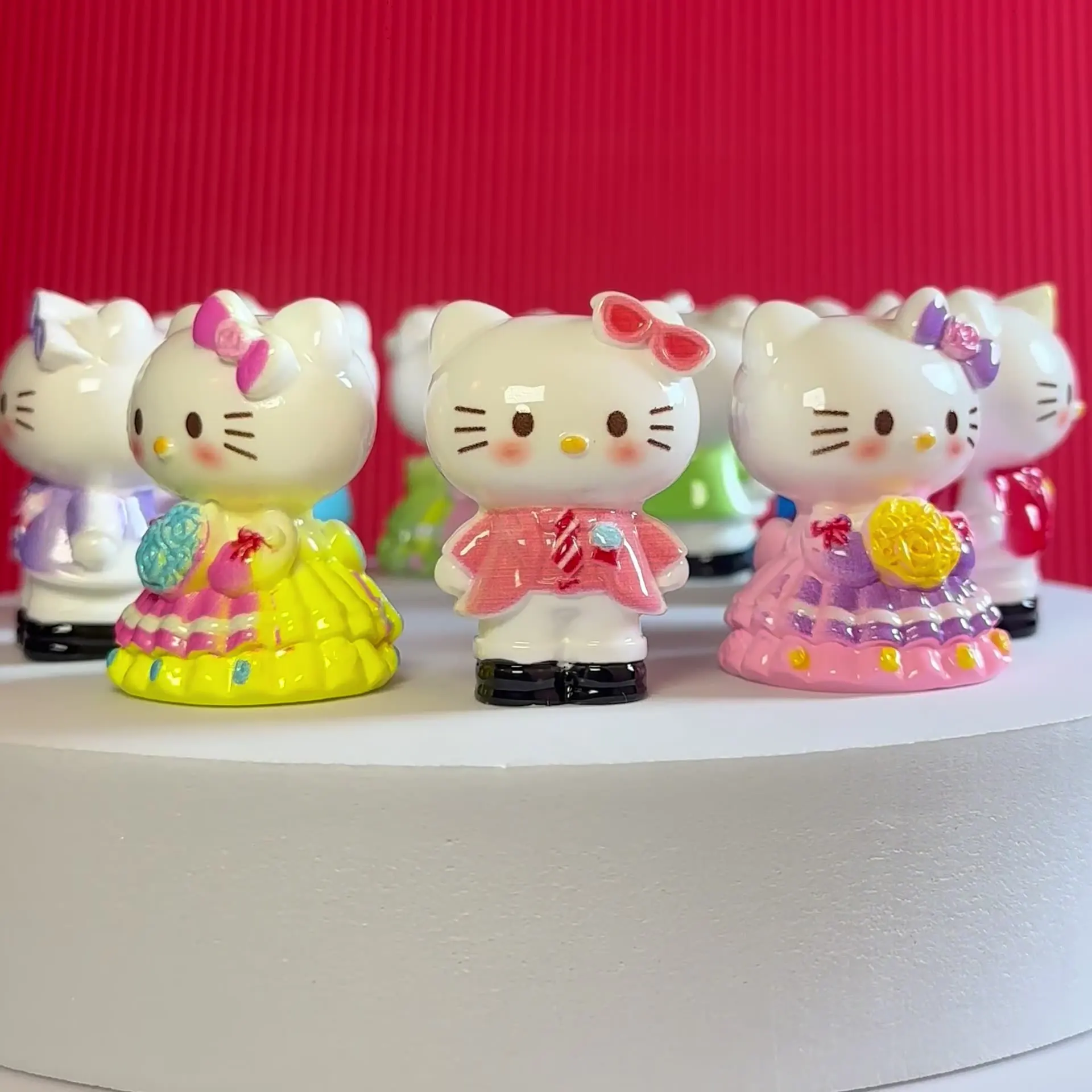 

DIY resin wedding decorations, featuring charming cartoon motifs to embellish table settings, complemented by cream-coloured han