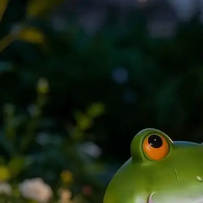 Solar Powered Frog Statue With Bird And LED Flowers Resin Garden Ornament For Outdoor Patio Yard Home Decor Figurines 19cm