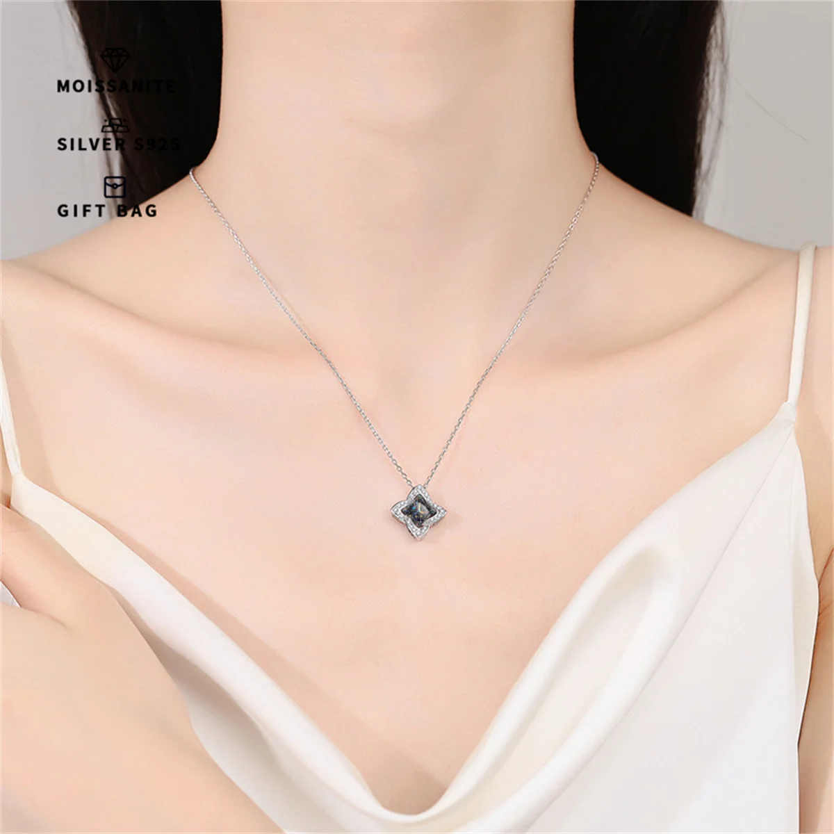 สีเทา GRA moissanite Four-leaf Square clavicle CHAIN S925 Silver Platinum ชุบสร้อยคอผู้หญิงจี้,อุปกรณ์ตกแต่ง