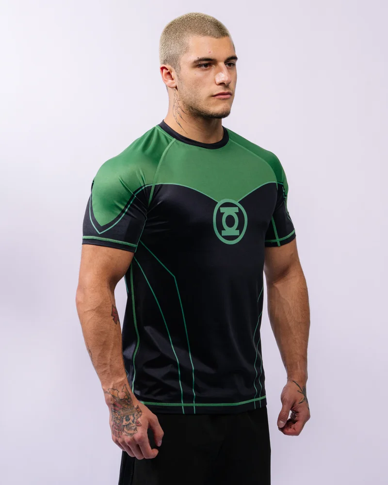 Green Lantern Herren T-Shirt in Grün-Schwarz, eng anliegend, kurzärmelig, für Fitnessstudio, Training, schnelltrocknend, Sport-Fitness-T-Shirt – Detail 8