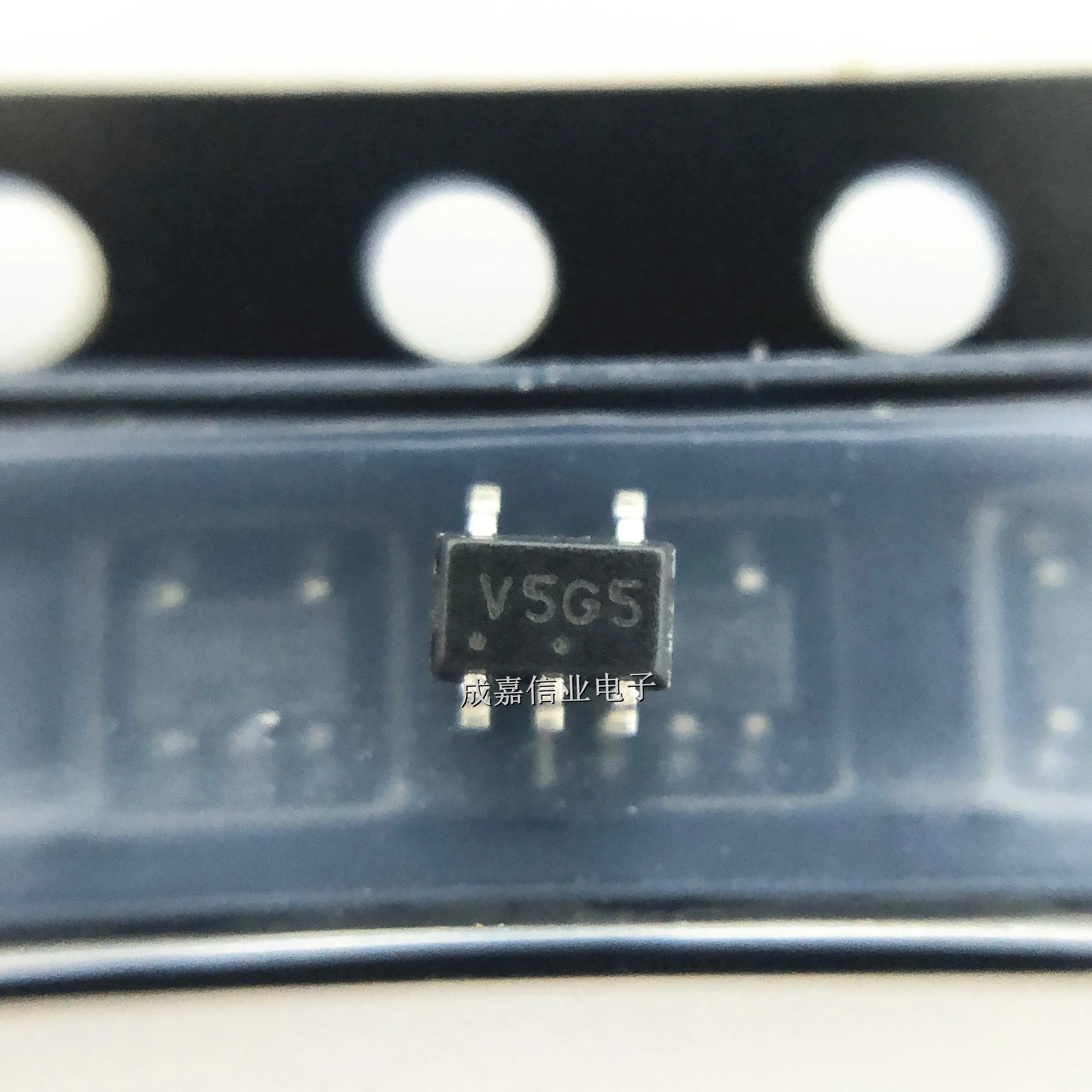 

10 шт./лот NCV8715SQ33T2G SC-70-5 МАРКИРОВКА; Регуляторы напряжения V5G LDO 50 мА СЛЬТРА-НИЗКА 3,3 В Рабочая температура:- 40 C-+ 125 C