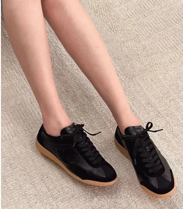 Sepatu kets wanita kulit asli, sepatu sneaker wanita kulit asli warna hitam cocok untuk wanita