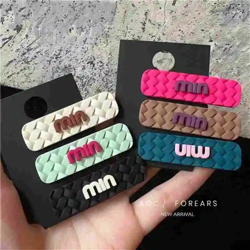 

New candy-colored hairpin with letters - exquisite BB hairpin ladies simple fashionable with hair clips for the sides the crown.