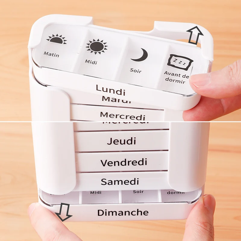 صندوق دواء مكون من 28 حجرة بتنسيق فرنسي، مكون من 7 مستويات مع 4 حجرات لكل منهما، يتكون حلًا تنظيميًا عمليًا لتخزين الأدوية في مناسبة يومية.