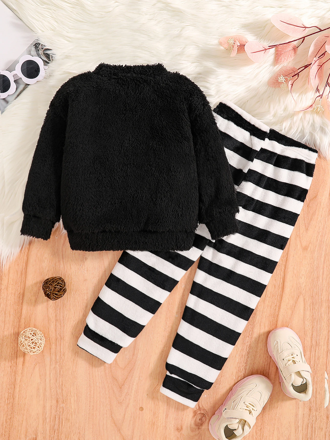 

Children's Spring and Autumn New Girls' Fashion 2-piece Set Round Neck Coral Velvet Long Sleeve Top+Comfortable Pants