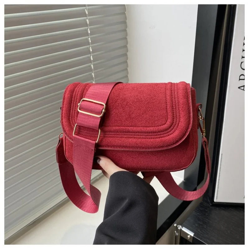 

Luxury Brand Ladies Hand Bag Boasting Trendy Design And Popular Elegant Appearance Made Of Premium Leather​