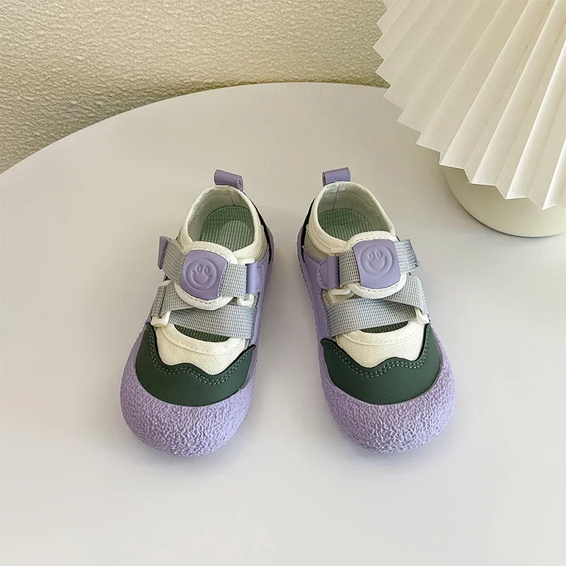 

2025 детские повседневные сандалии для девочек и мальчиков, новая летняя модная спортивная обувь в корейском стиле с мягкой подошвой, нескользящая универсальная спортивная обувь с вырезами